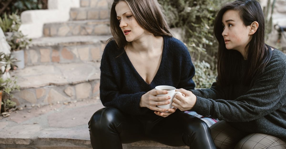 Quando l’amicizia diventa un gioco di controllo: come riconoscere e affrontare un’amica che manipola