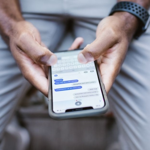 Messaggi freddi in chat? Ecco come trasformare risposte secche in conversazioni coinvolgenti