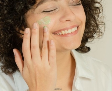 Guida pratica per combinare gli attivi skincare: le coppie vincenti (e gli errori da evitare)