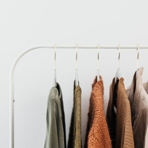 Il guardaroba capsula perfetto per l’inverno: pochi capi, mille outfit