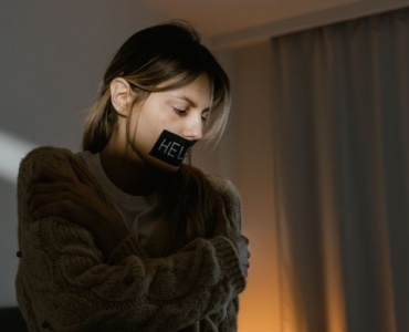 Gaslighting: i segnali più comuni da riconoscere subito (e come difenderti)