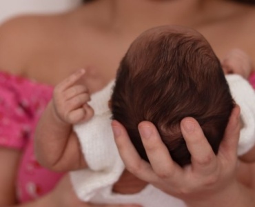 Visite dopo la nascita: come accogliere amici e parenti senza stress (e con dolcezza)