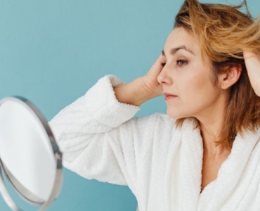 Quando lo stress si vede nei capelli: come fermare la caduta e ritrovare forza