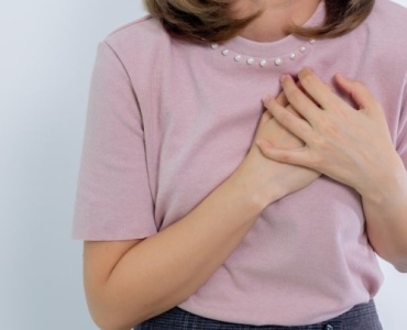 Cuore che corre per l’ansia: come riconoscere e calmare la tachicardia