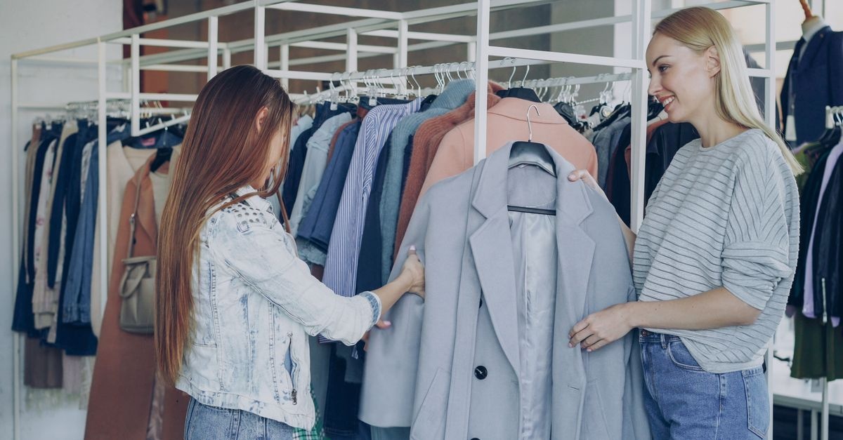 Le tendenze fashion donna da non perdere: colori, tagli e must-have della stagione