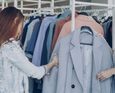Le tendenze fashion donna da non perdere: colori, tagli e must-have della stagione